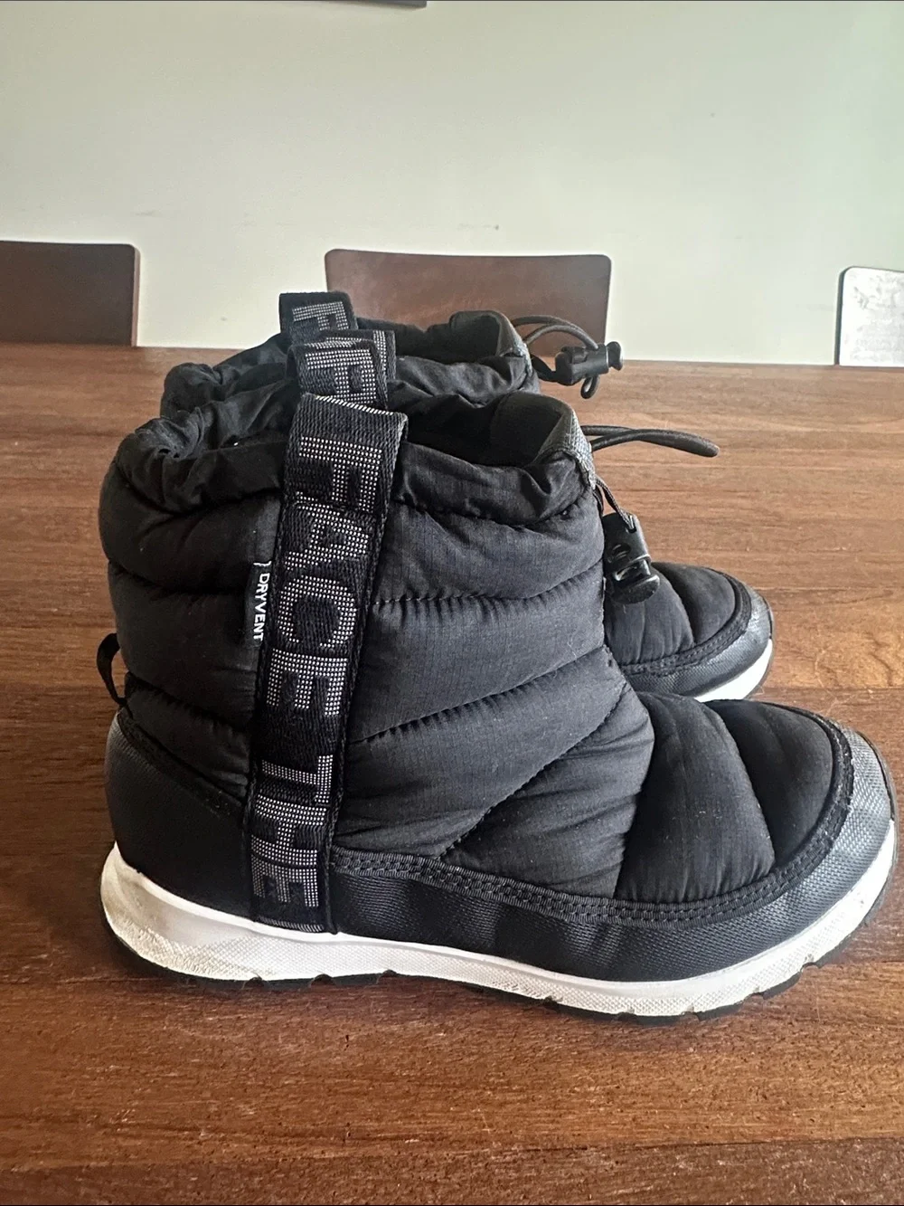 The North Face ThermoBall Winter Boots Boys Size 7 Black Snow Boots